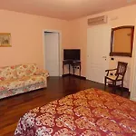 Oda ve Kahvaltı La Torretta 3*