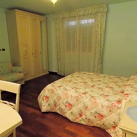 Oda ve Kahvaltı La Torretta Tavullia